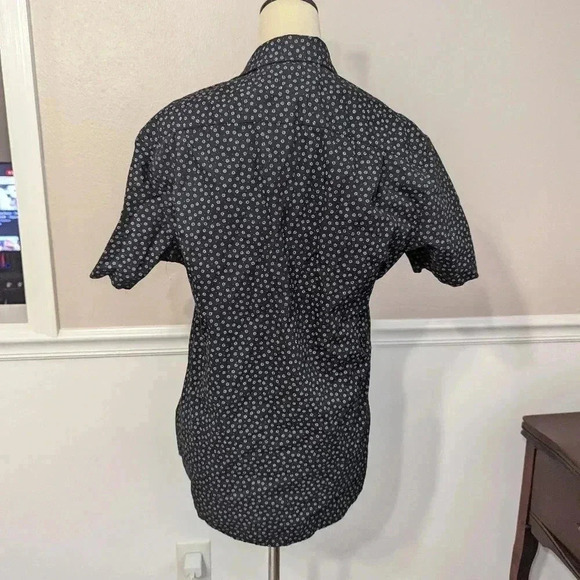 2/$10 Amazon Essentials Slim Dress Shirt - Picture 2 of 5